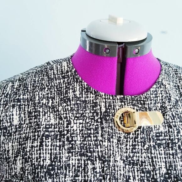 Michael by Michael Kors Metal Clasp Cropped Blazer - Picture 6 of 14